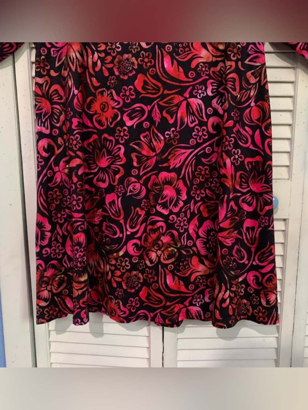 Enmain Floral Scoop Neck Tunic Swing Top in Pink and Black - Picture 3 of 7